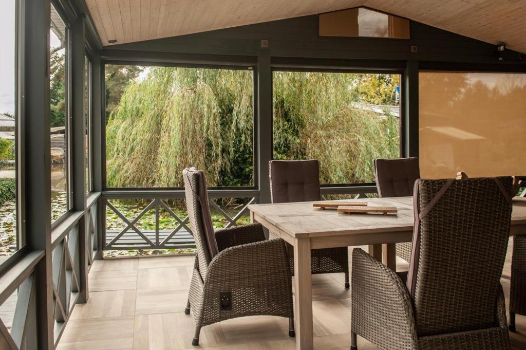Prachtige Chalet Wabi Sabi Aan Het Water! Geel Kültér fotó