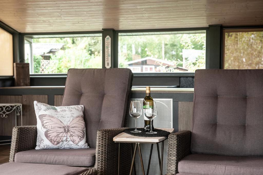 Prachtige Chalet Wabi Sabi Aan Het Water! Geel Kültér fotó